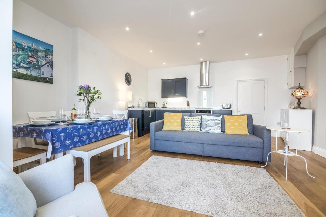 Sea Legs - 2 Bedroom Apartment - Tenby Luaran gambar
