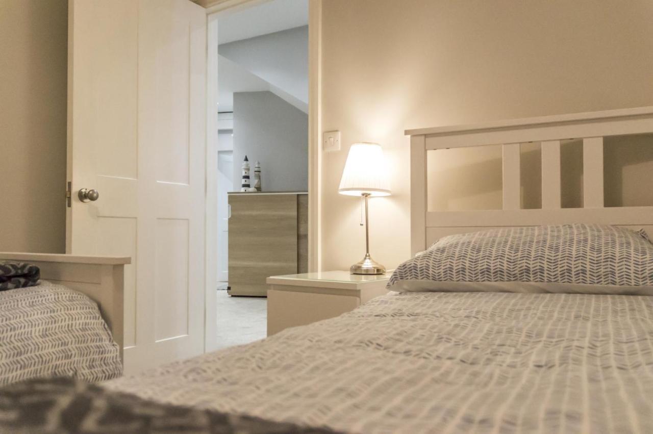 Sea Legs - 2 Bedroom Apartment - Tenby Luaran gambar