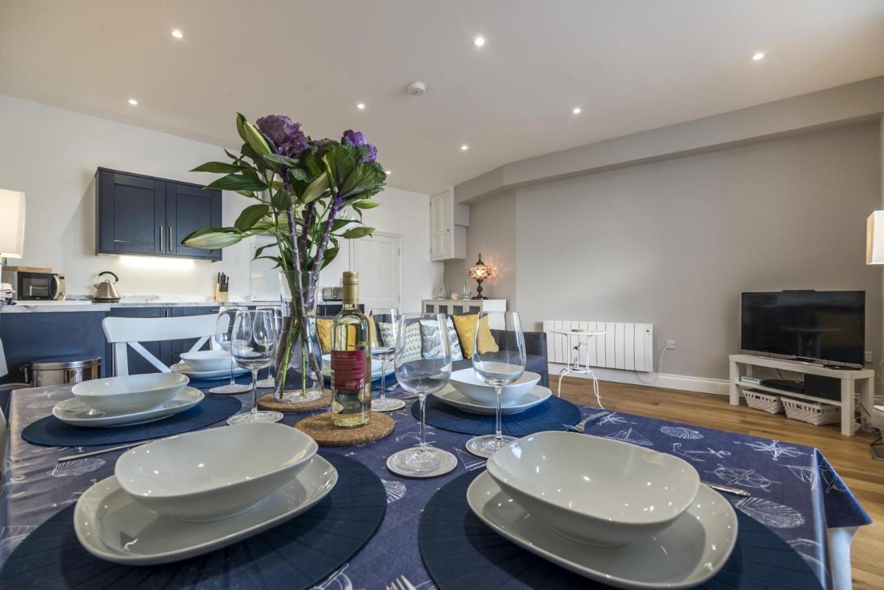Sea Legs - 2 Bedroom Apartment - Tenby Luaran gambar