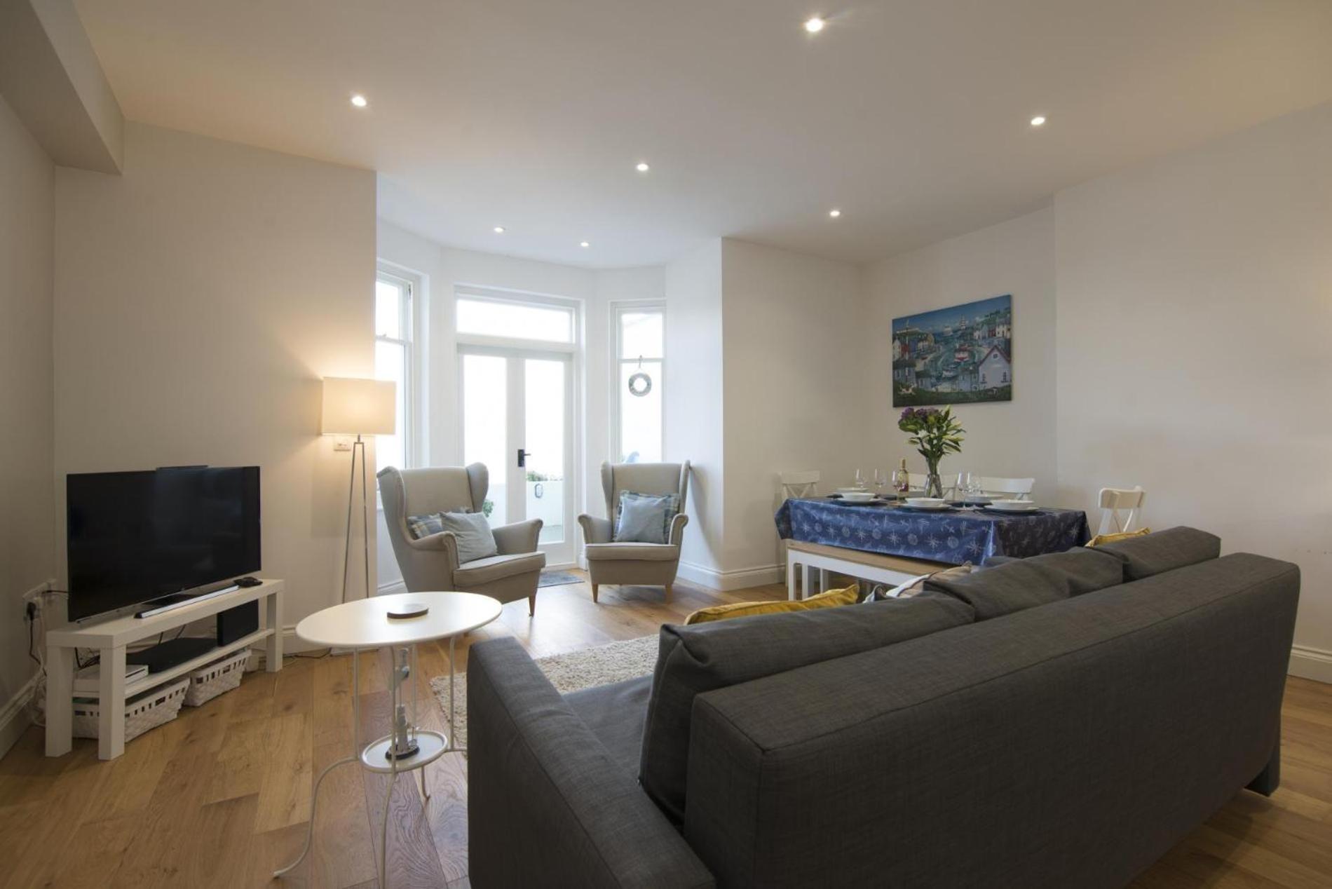 Sea Legs - 2 Bedroom Apartment - Tenby Luaran gambar