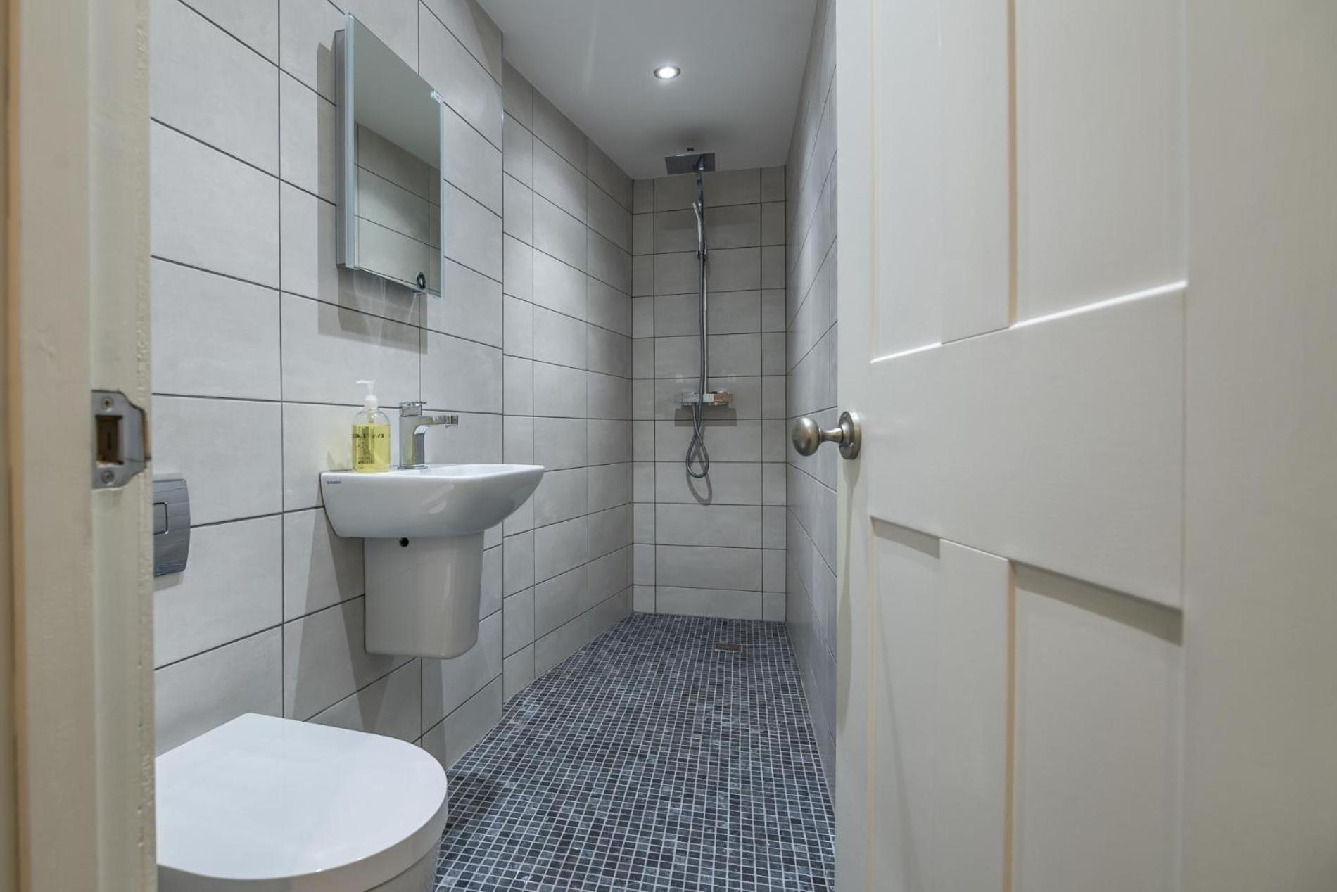 Sea Legs - 2 Bedroom Apartment - Tenby Luaran gambar